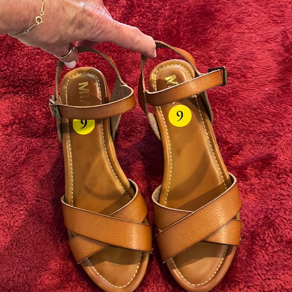 Mia sandals rust color with stylish gold tone brads